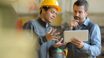 techniciens maintenance tablette